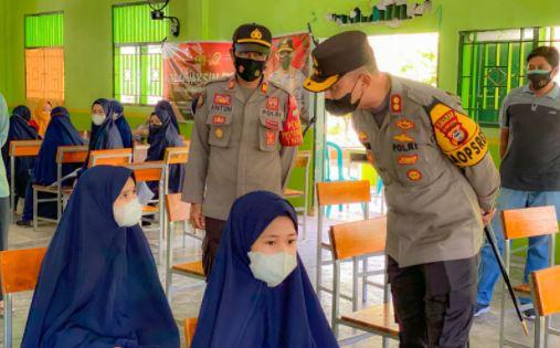 Pantau Vaksinasi Santri, Kapolres Andi Sinjaya Harap Enrekang Bisa PPKM Level 1