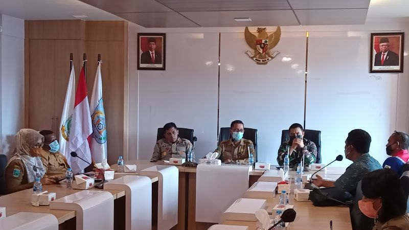 title Pemkot Sorong Panggil Pertamina Sikapi Antrean Panjang di SPBU Pemkot Sorong Panggil Pertamina Sikapi Antrean Panjang di SPBU