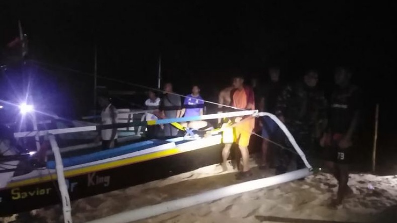 TNI AL Evakuasi 9 Penumpang Perahu Alami Cuaca Buruk di Pulau Marore