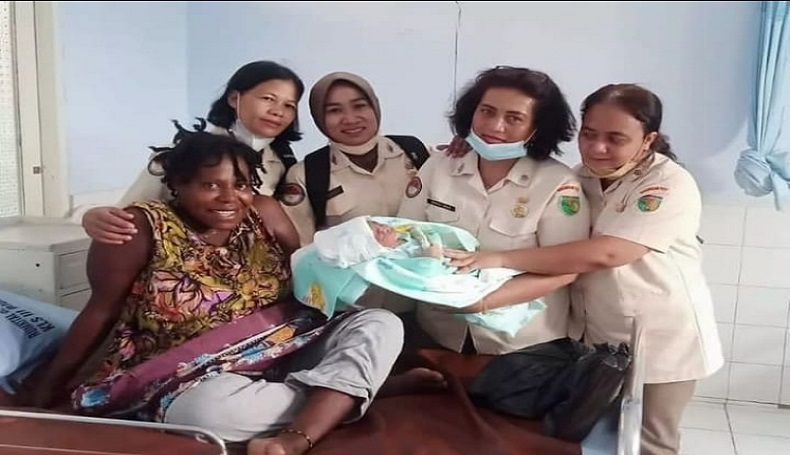 Viral, PNS Korem 172/PWY Bantu Ibu Melahirkan di Jalan, Netizen: Indahnya Indonesia