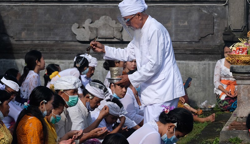 Umat Hindu Bali Ikuti Upacara Hari Raya Galungan - Bagian 2