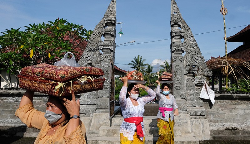 Umat Hindu Bali Ikuti Upacara Hari Raya Galungan 3971