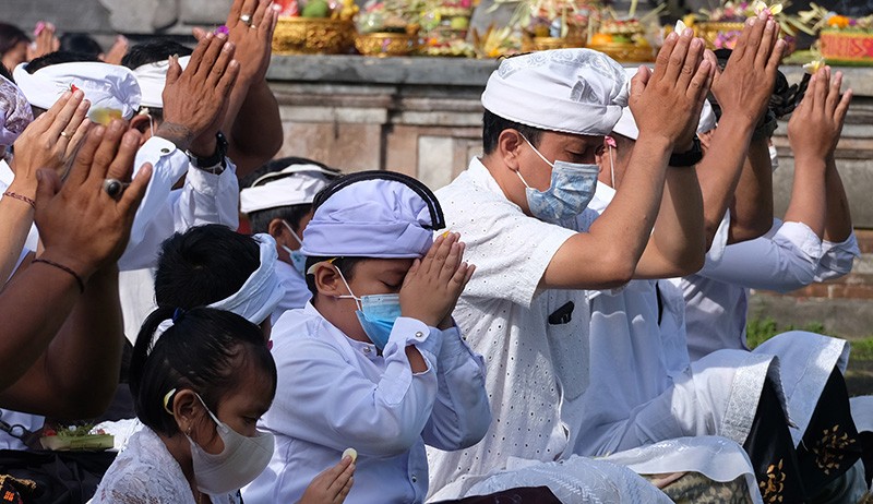 Umat Hindu Bali Ikuti Upacara Hari Raya Galungan - Bagian 3