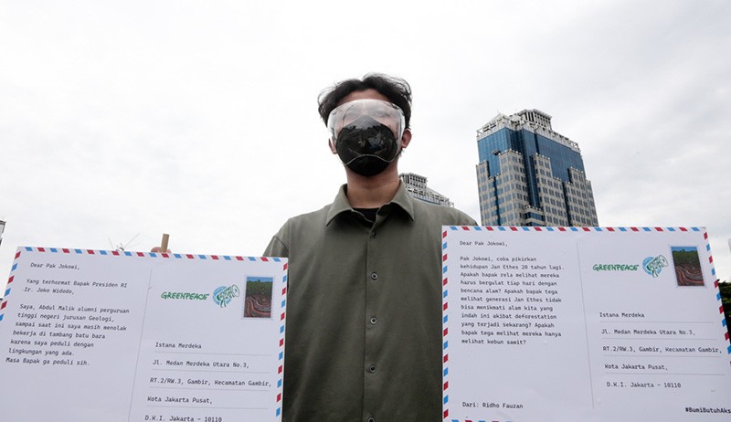 Aksi Greenpeace Kirim 1.000 Kartu Pos Rakyat untuk Presiden Jokowi - Bagian 4