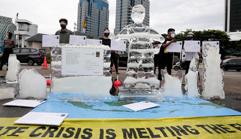 Aksi Greenpeace Kirim 1.000 Kartu Pos Rakyat untuk Presiden Jokowi - Bagian 1