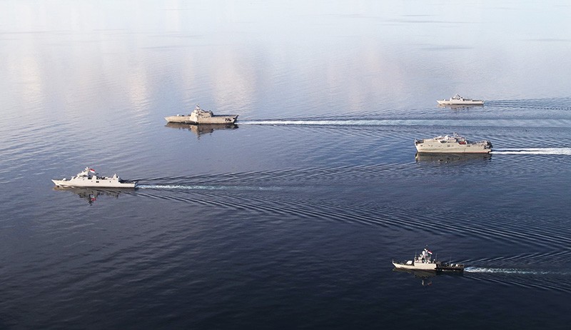 Keren, Formasi Kapal Perang TNI AL dan US Navy di Laut Jawa - Bagian 1