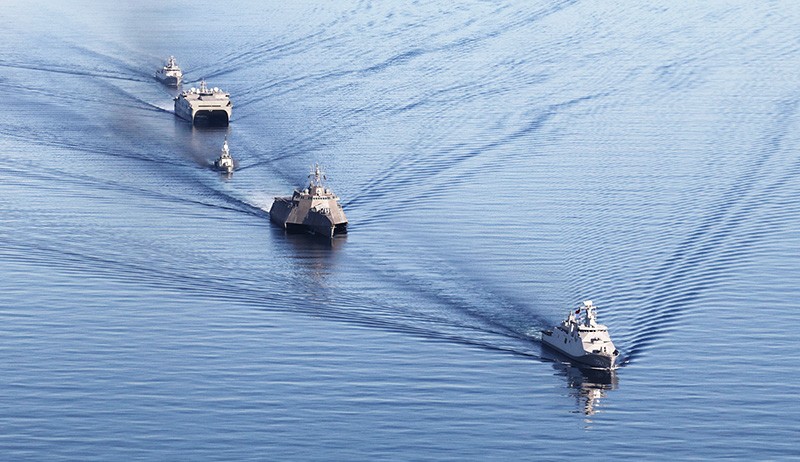 Keren, Formasi Kapal Perang TNI AL dan US Navy di Laut Jawa - Bagian 3