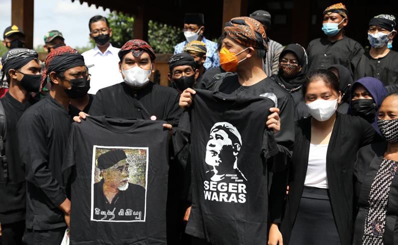 title Begini Momen Pertemuan Ganjar dengan Sedulur Sikep Samin di Hutan Gersang Begini Momen Pertemuan Ganjar dengan Sedulur Sikep Samin di Hutan Gersang