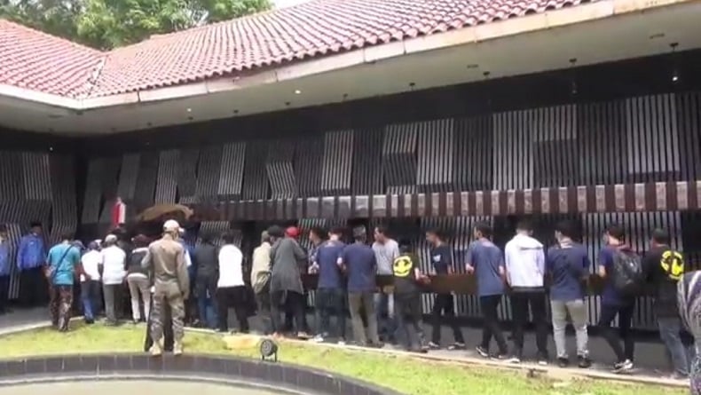Golok Terpanjang di Dunia Ada di Subang, Terbuat dari Besi Berusia Ratusan Tahun