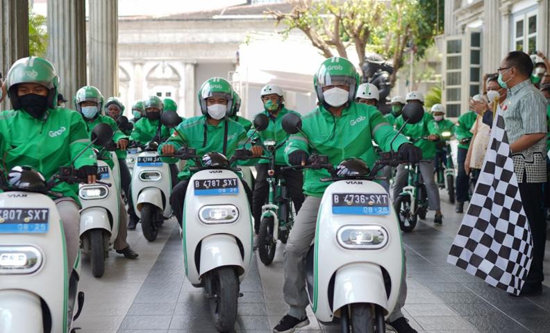 Wujudkan Smart City, Grab Distribusikan 500 Motor Listrik di Kota Semarang