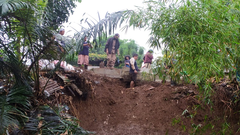 Terancam Longsor, 4 Jenazah di TPU Cikutra Dipindah ke Lokasi Aman
