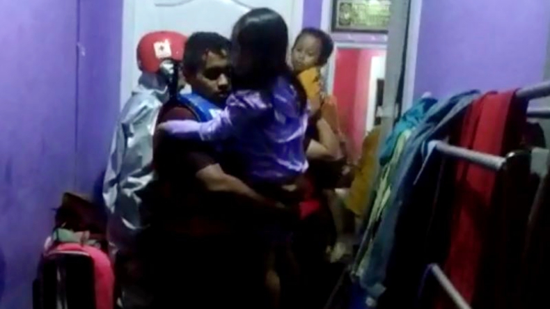 Heroik, Relawan PMI Selamatkan 3 Balita di Sukabumi yang Terjebak Banjir