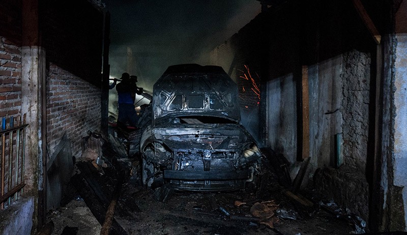 Kebakaran, 4 Rumah dan 1 Mobil Ludes Dilalap Api di Permukiman Padat Lebak - Bagian 1