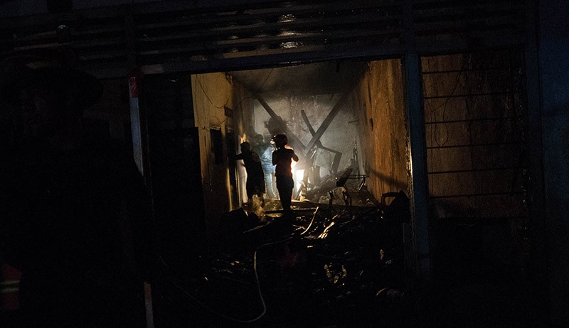 Kebakaran, 4 Rumah dan 1 Mobil Ludes Dilalap Api di Permukiman Padat Lebak - Bagian 2