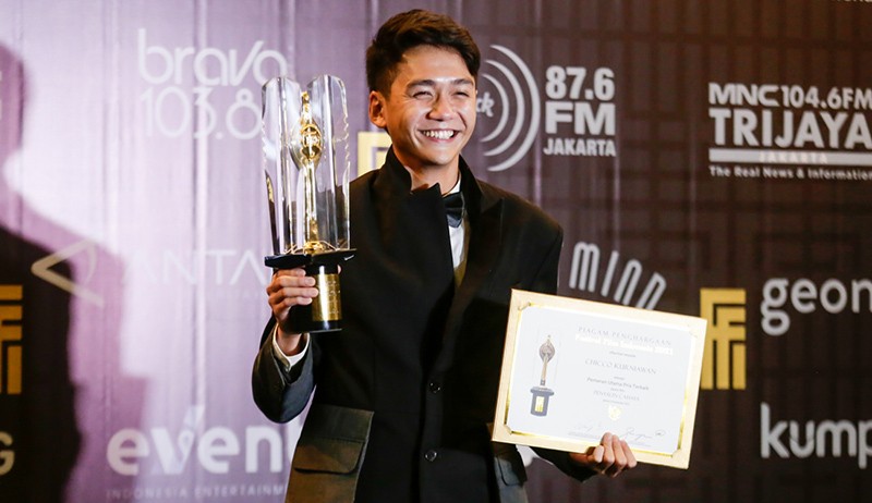 Aktor Chicco Kurniawan Raih Penghargaan Pemeran Utama Pria Terbaik FFI 2021 - Bagian 3