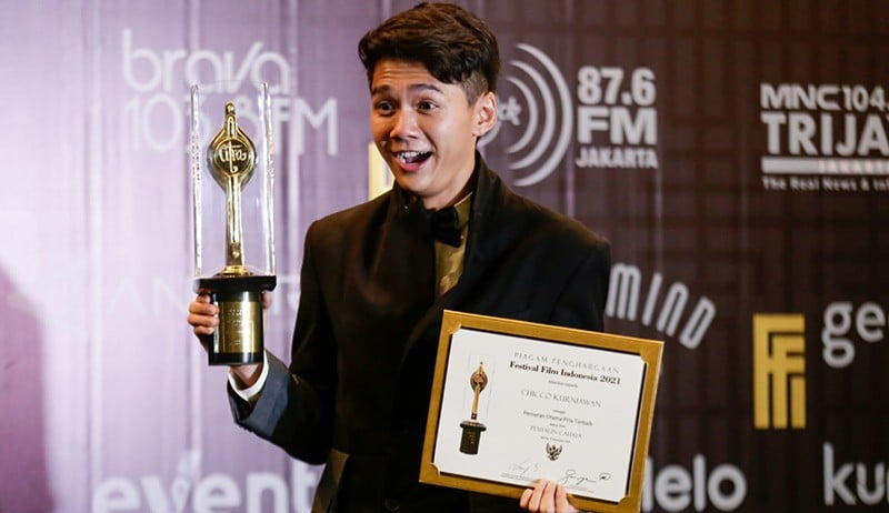 Aktor Chicco Kurniawan Raih Penghargaan Pemeran Utama Pria Terbaik FFI 2021 - Bagian 1