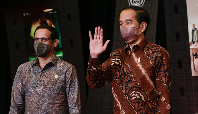 Berbatik Cokelat, Presiden Jokowi Hadiri Festival Film Indonesia 2021 - Bagian 2