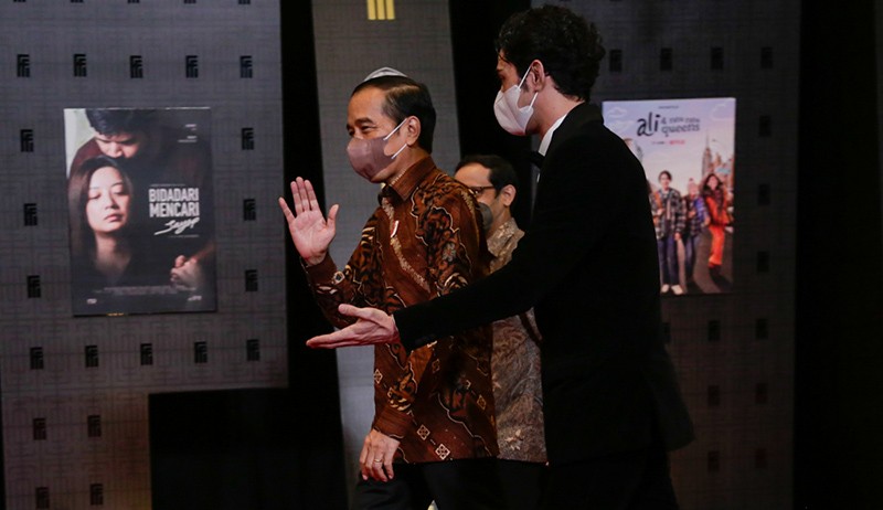 Berbatik Cokelat, Presiden Jokowi Hadiri Festival Film Indonesia 2021 - Bagian 3
