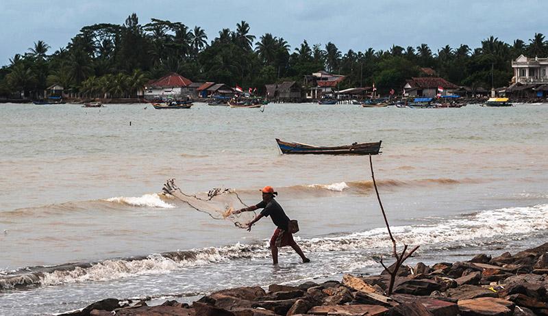 Cuaca Buruk, Nelayan Pandeglang Tunda Melaut - Bagian 1