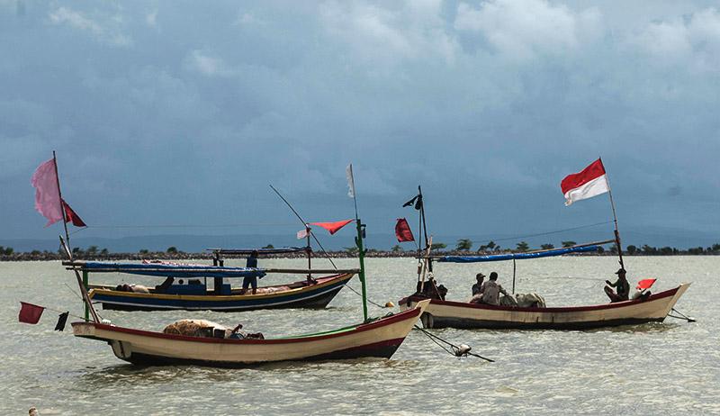 Cuaca Buruk, Nelayan Pandeglang Tunda Melaut - Bagian 2
