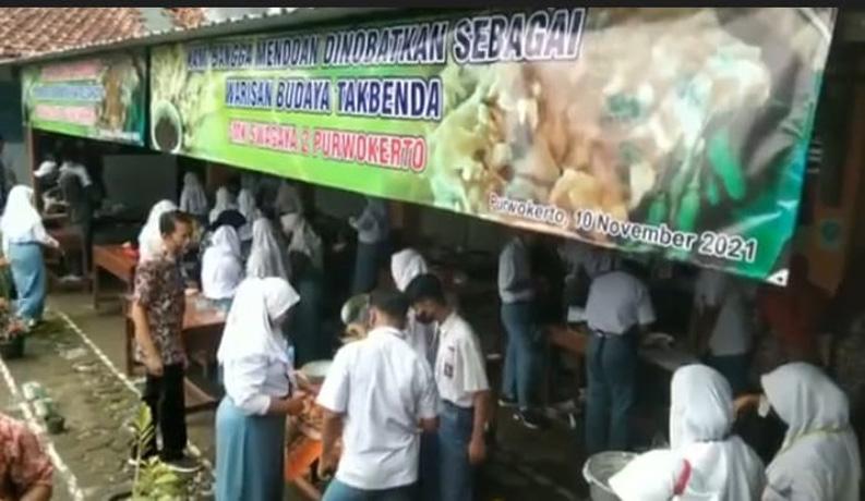 title SMK di Purwokerto Gelar Festival Mendoan sebagai Warisan Budaya Takbenda SMK di Purwokerto Gelar Festival Mendoan sebagai Warisan Budaya Takbenda
