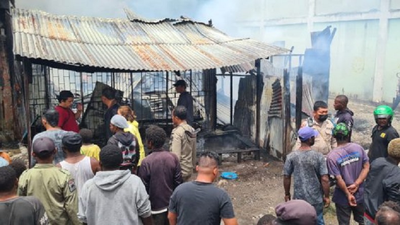 Gegara Puntung Rokok Menyala di Dekat Penyimpanan BBM, 2 Rumah Warga Ludes Terbakar