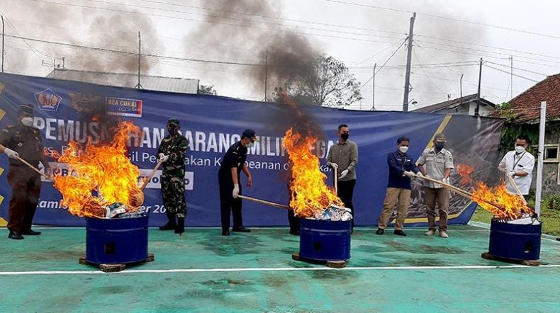 title Ratusan Ribu Batang Rokok Ilegal Dimusnahkan Bea Cukai Purwokerto Ratusan Ribu Batang Rokok Ilegal Dimusnahkan Bea Cukai Purwokerto