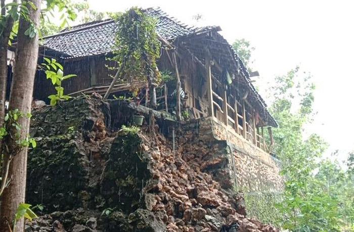 Talut Ambrol, Rumah warga di Gunungkidul Terancam Longsor