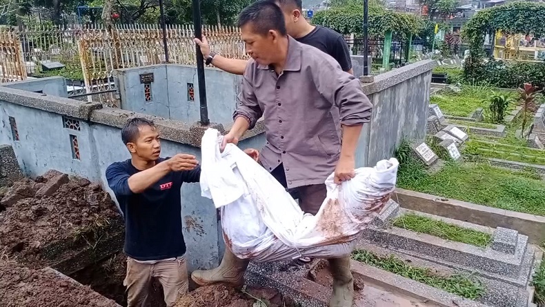 title Makam Tergerus Longsor, Jumlah Jenazah di TPU Cikutra yang Dipindahkan Jadi 8 Makam Tergerus Longsor, Jumlah Jenazah di TPU Cikutra yang Dipindahkan Jadi 8