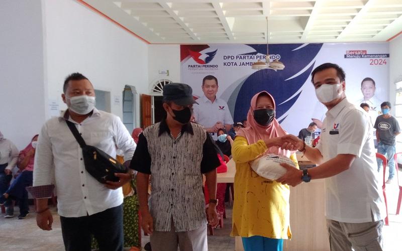 title Dapat Bantuan dari DPD Perindo Kota Jambi, Warga:  Maju Terus, Berpihak ke Rakyat Kecil Dapat Bantuan dari DPD Perindo Kota Jambi, Warga:  Maju Terus, Berpihak ke Rakyat Kecil