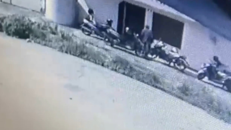 Mantan Karyawan Bobol Gudang dan Gondol 6 Drum Oli, Aksinya Terekam CCTV