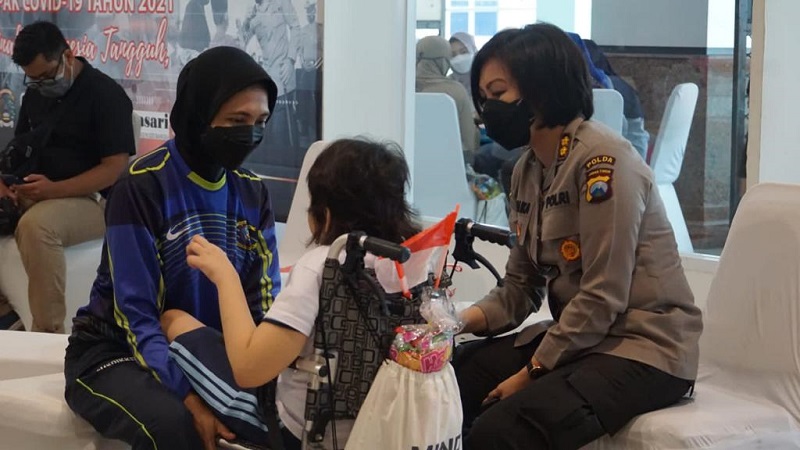 title Polda Jatim Beri Dukungan Psikososial untuk Anak Korban Covid-19 dan Penyandang Disabilitas  Polda Jatim Beri Dukungan Psikososial untuk Anak Korban Covid-19 dan Penyandang Disabilitas