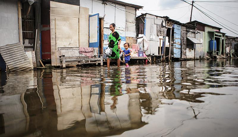 Banjir Rob di Dadap Tangerang sejak Kamis Berangsur Surut - Bagian 1