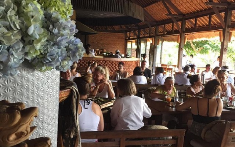 5 Tempat Makan di Karangasem Bali dengan Pemandangan Alam Menarik