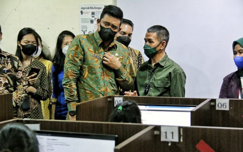 title Pakai Uang Pribadi, Bobby Nasution Kuliahkan 300 Pelajar di Unpri Pakai Uang Pribadi, Bobby Nasution Kuliahkan 300 Pelajar di Unpri