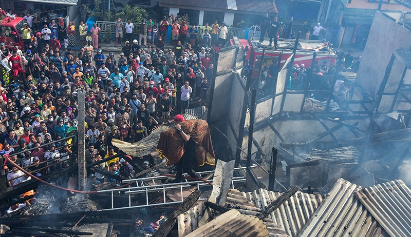 Merinding, Damkar Gendong 2 Jenazah Korban Kebakaran di Kota Ambon - Bagian 2