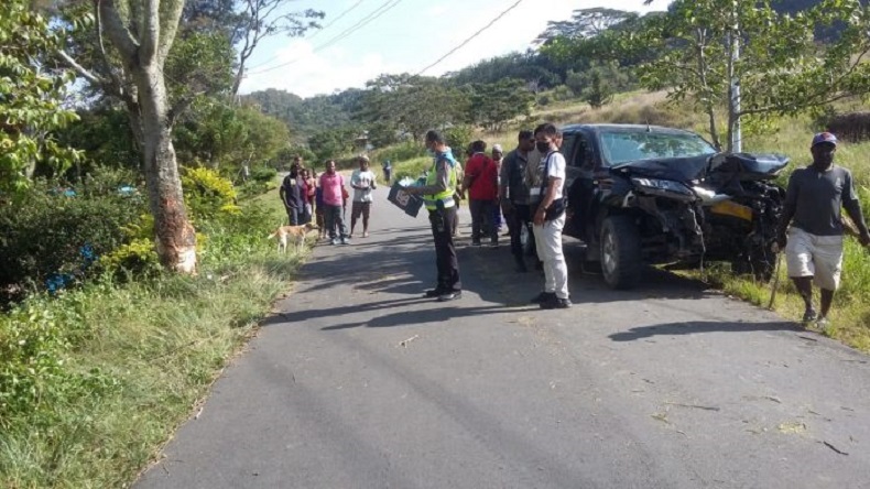 Angkutan Umum di Jayawijaya Tabrak Pohon, 1 Penumpang Meninggal Dunia