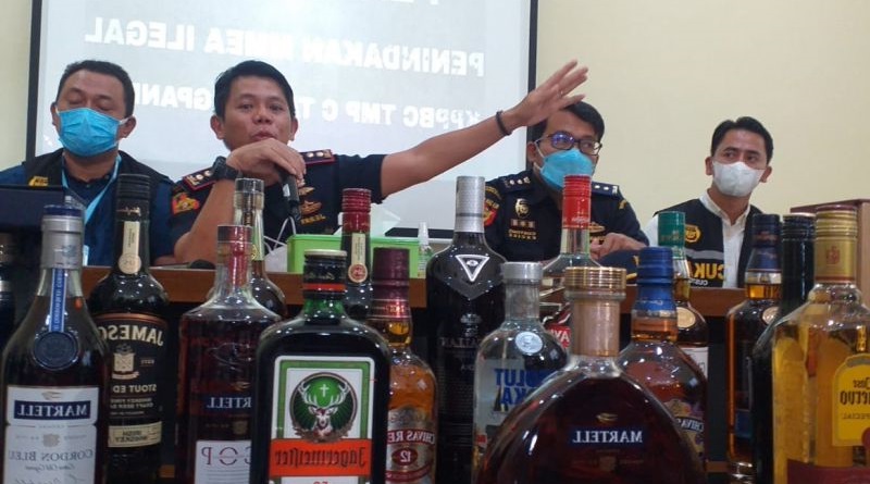 Bea Cukai Tanjung Pandan Amankan 10.515 Botol Miras Ilegal dari Singapura