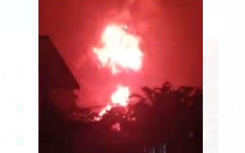 Penampakan Foto-Foto Dahsyatnya Kobaran Api Kebakaran Tangki Kilang Minyak Cilacap