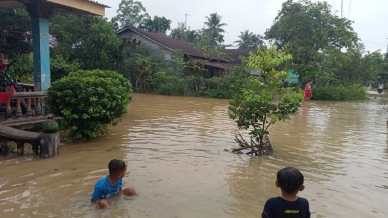 title Sungai Batang Serangan Meluap, Ratusan Rumah di 2 Kecamatan Langkat Terendam Banjir Sungai Batang Serangan Meluap, Ratusan Rumah di 2 Kecamatan Langkat Terendam Banjir
