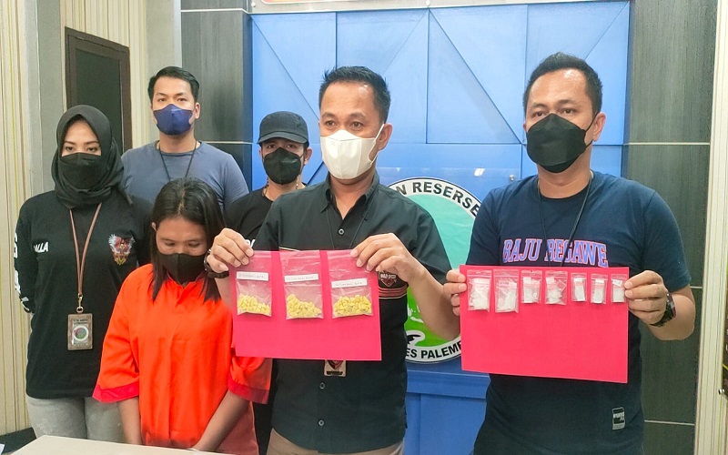 Selain Menjual Narkoba, Perempuan Palembang Ini Siapkan Ruangan untuk Melayani Pelanggan 