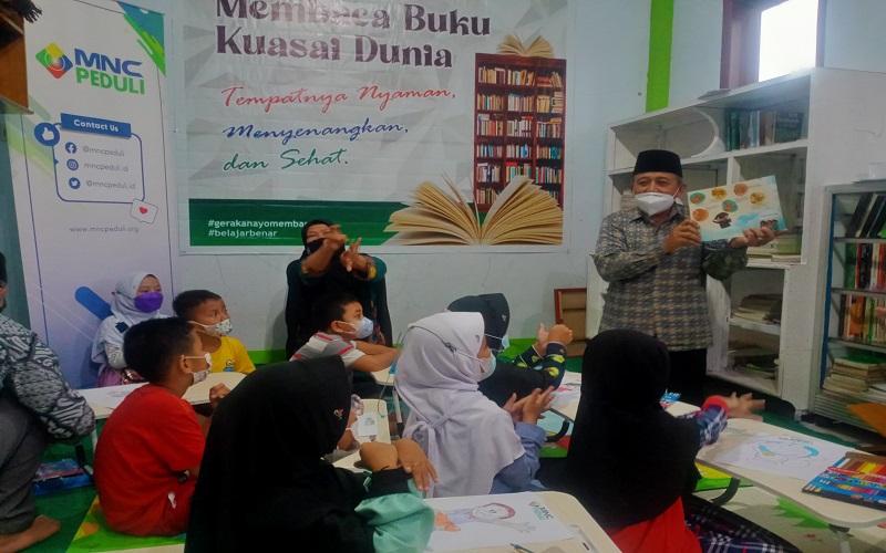 Tingkatkan Minat Baca Anak, MNC Peduli Bantu Sarana Rumah Baca di Cigugur Kuningan