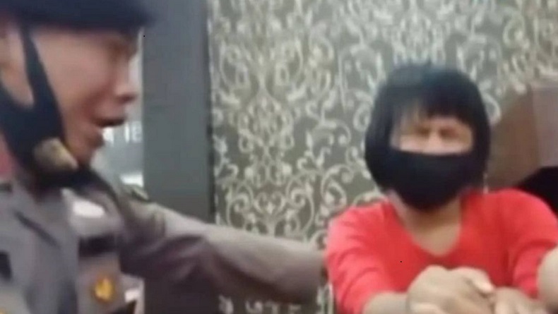 Video Viral Bripka AT Curhat dan Peluk 2 Anaknya Sambil Menangis