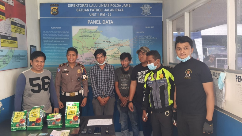 Mantap, Anggota PJR Polda Jambi Gagalkan Penyelundupan 4 Kg Sabu