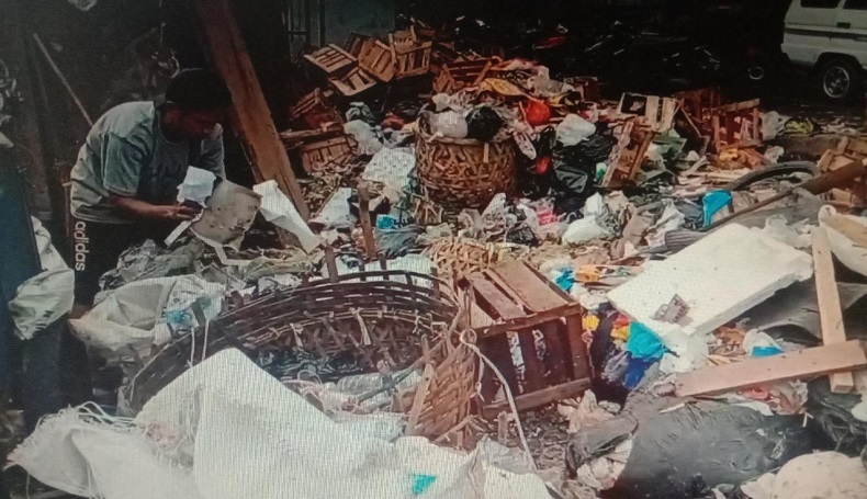 Sampah Kota Bandung Semakin Menggunung, Berserakan hingga Bahu Jalan