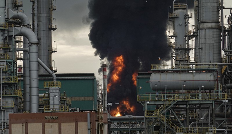 Polisi Olah TKP Cari Penyebab Kebakaran Tangki Kilang Minyak Pertamina di Cilacap