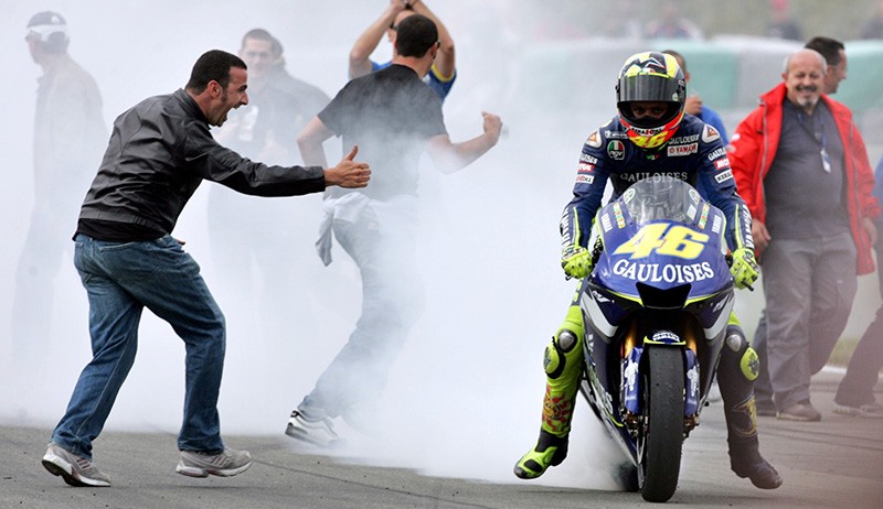 Aksi Gila Valentino Rossi, Sang Legenda MotoGP di Atas Motor Balap - Bagian 1