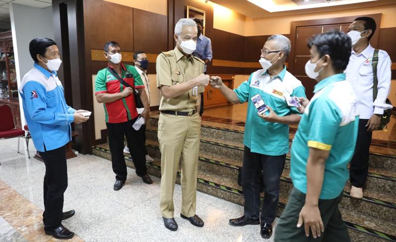 Geruduk Kantor Gubernur, Buruh ke Ganjar: Upah Kita Sangat Kecil Dibanding Provinsi Lain