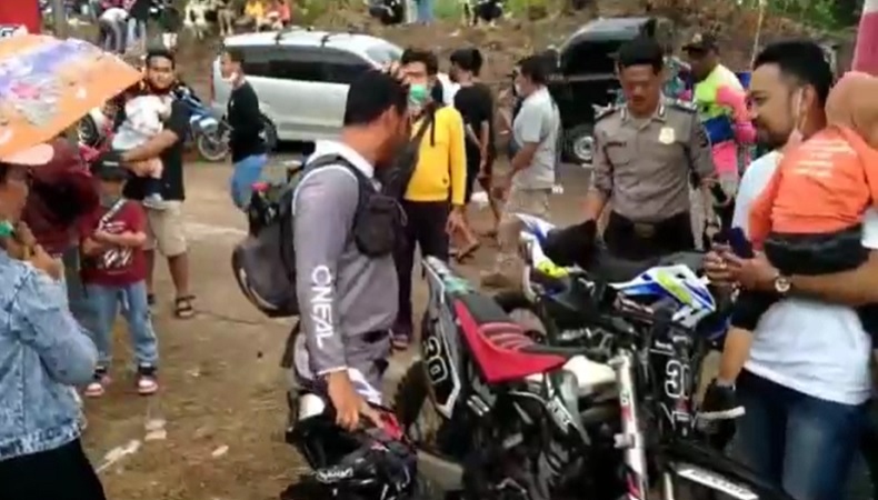 Terjaring Razia Vaksin, Ratusan Penonton Grasstrack di Bangka Selatan Divaksin Covid-19
