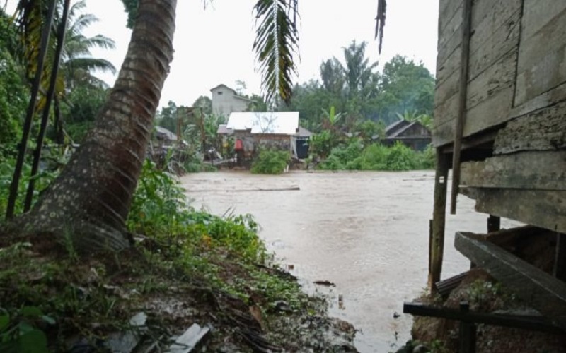 Hulu Sungai Tengah Banjir Lagi, Pekarangan Warga Mulai Terendam